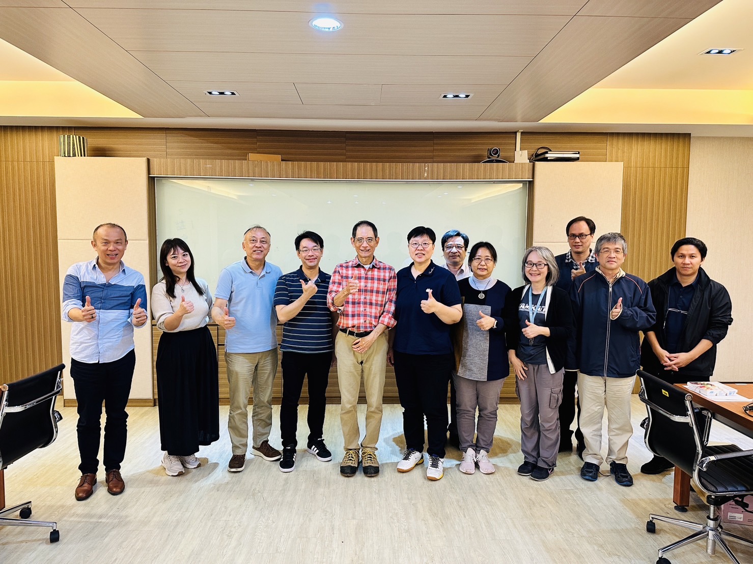 112學年度大專校院學生雙語化學習計畫--邀請EMI專家學者鄧賢開教授舉辦EMI課程經驗分享及交流(112.12.14)